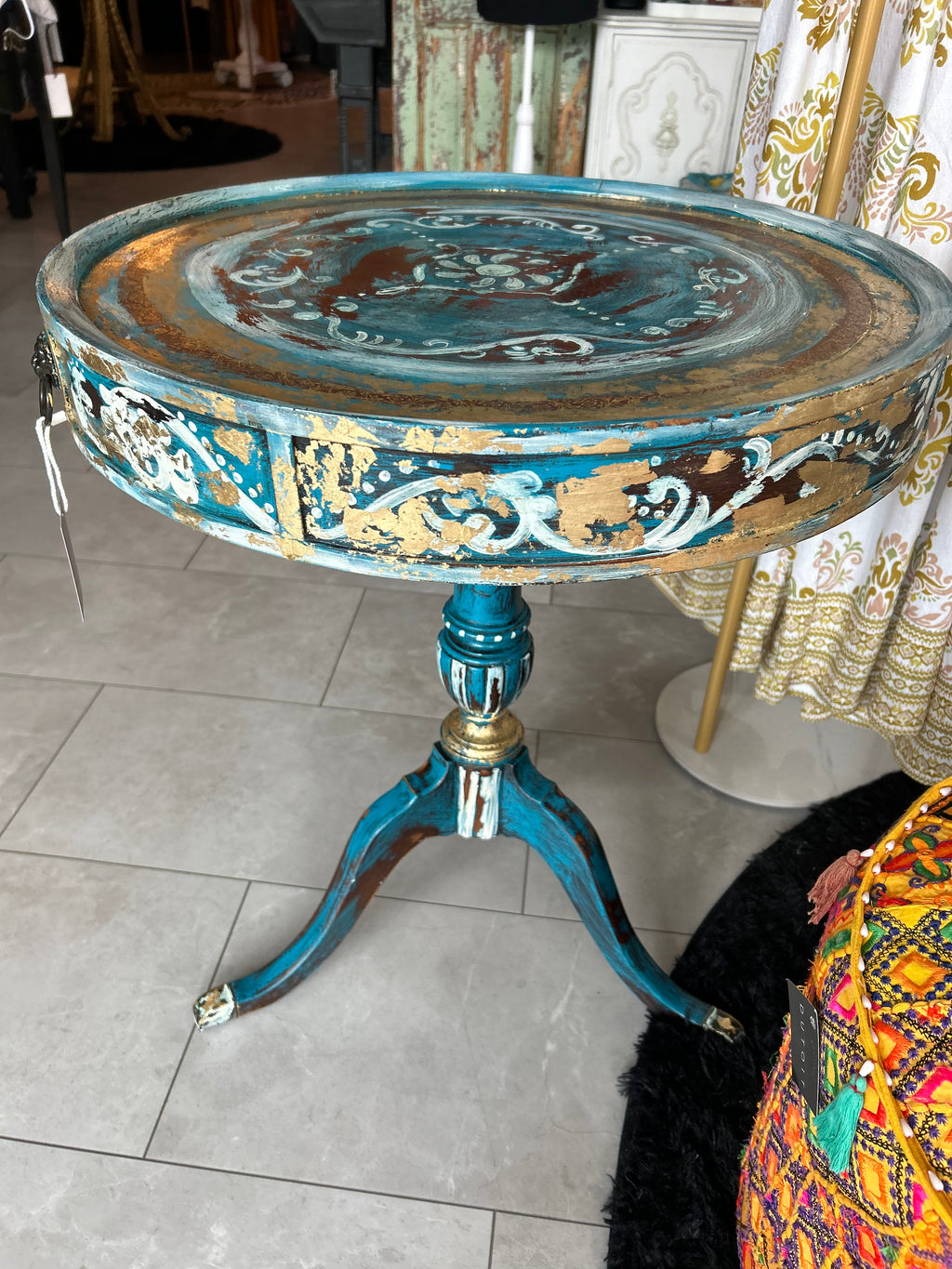 The Antoinette table