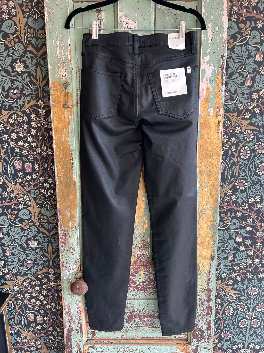The Noir Sculpt Jean